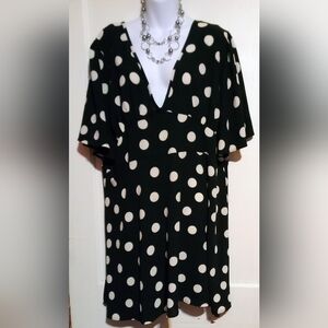 🛍️ BUNDLE ONLY 🛍️Boohoo Black and White Polka Dot Dress